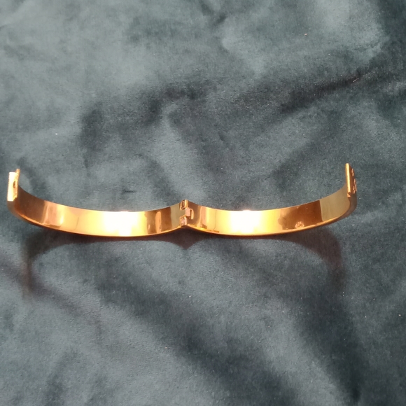 Cuff Bracelet Gold Tone Three Sizes - Picture 4 of 4